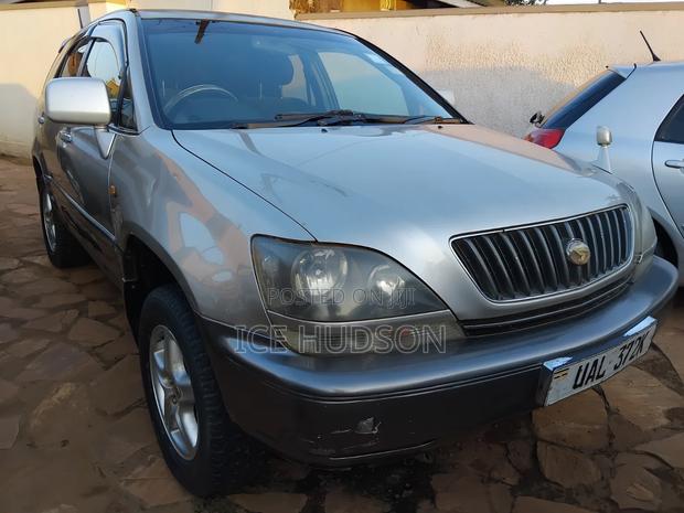 Toyota Harrier 2000 Silver
