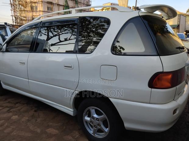 Toyota Ipsum 2000 White