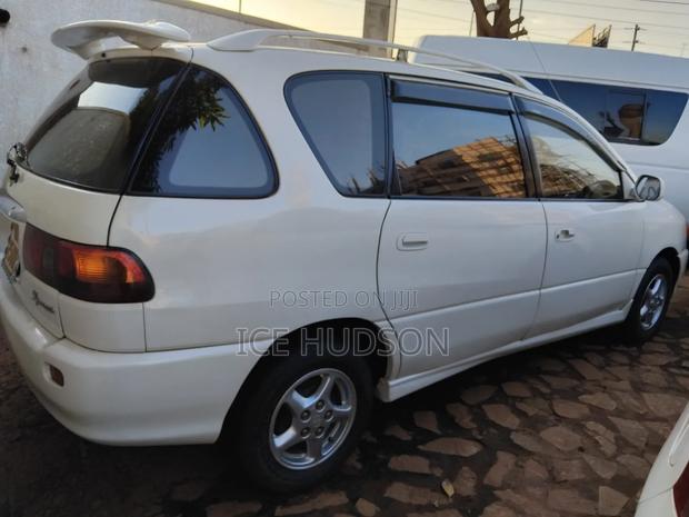 Toyota Ipsum 2000 White
