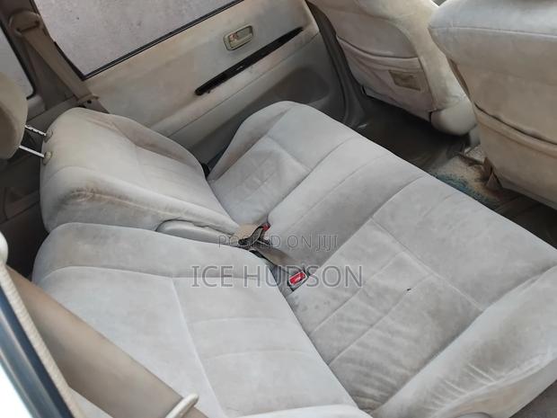 Toyota Ipsum 2000 White