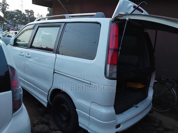 Toyota LiteAce Noah 2000 White