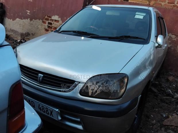 Toyota Raum 2002