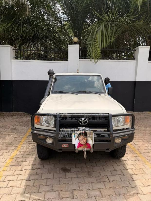 Toyota Land Cruiser 76 Series 2014 White