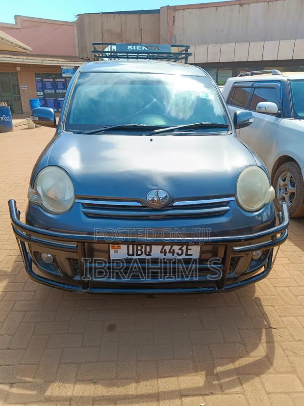 Toyota Sienta 2007 Gray