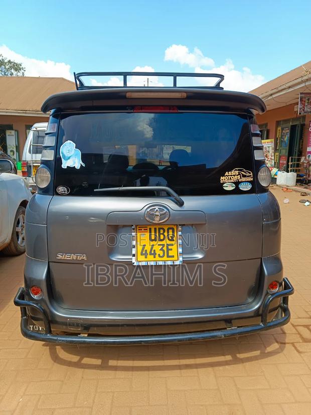 Toyota Sienta 2007 Gray