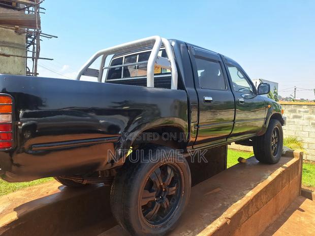 Toyota Hilux 1997 Black
