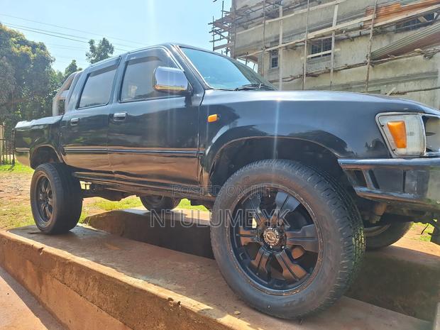 Toyota Hilux 1997 Black