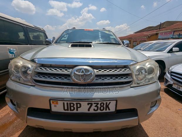 Toyota Fortuner 2012 Silver