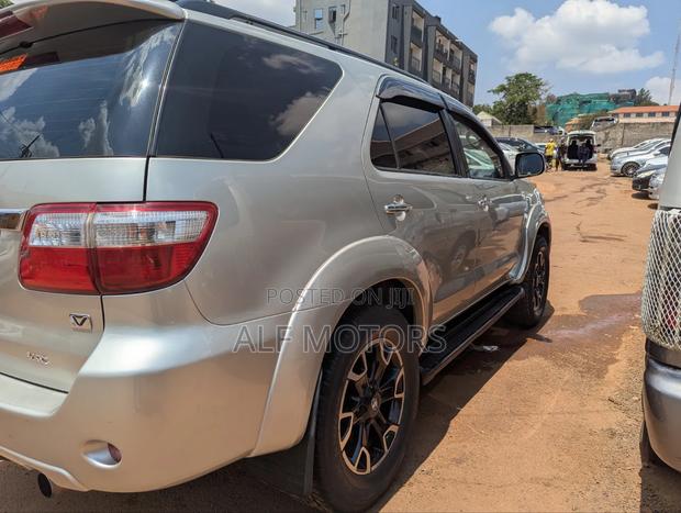 Toyota Fortuner 2012 Silver