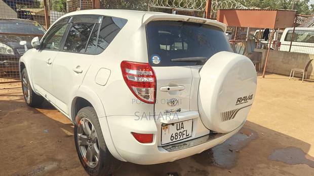 Toyota RAV4 2011 White