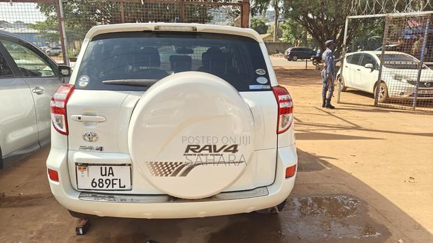 Toyota RAV4 2011 White