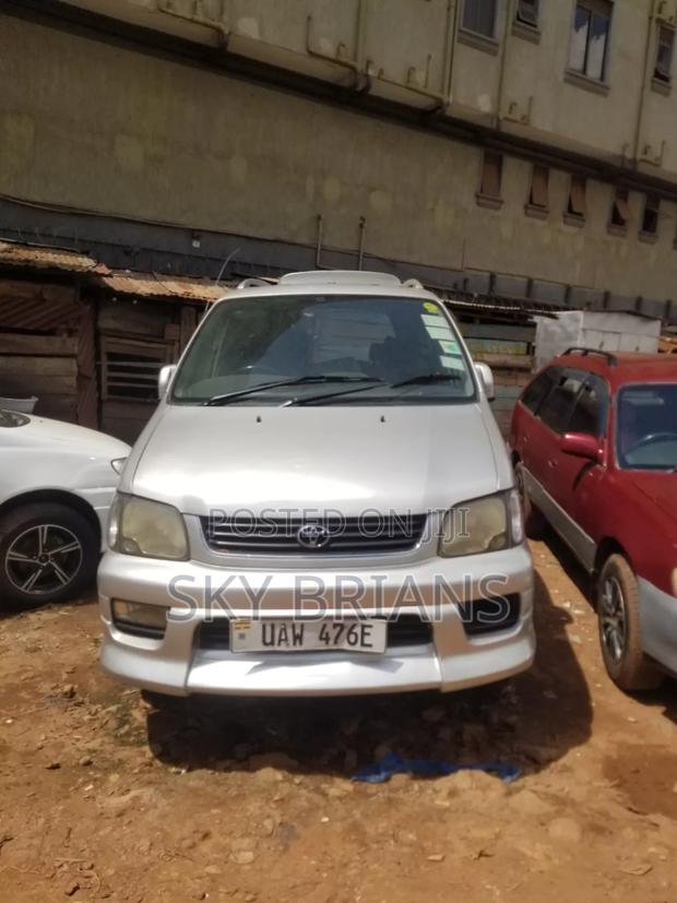 Toyota Noah 2.0 AWD (8 Seater) 2001 Silver