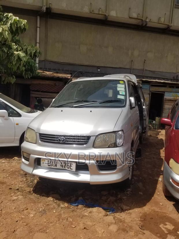 Toyota Noah 2.0 AWD (8 Seater) 2001 Silver