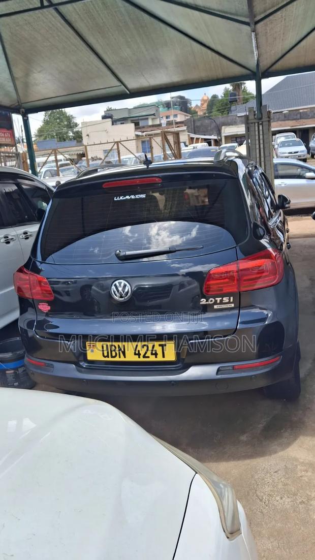 Volkswagen Tiguan S with Sunroof 2013 Black