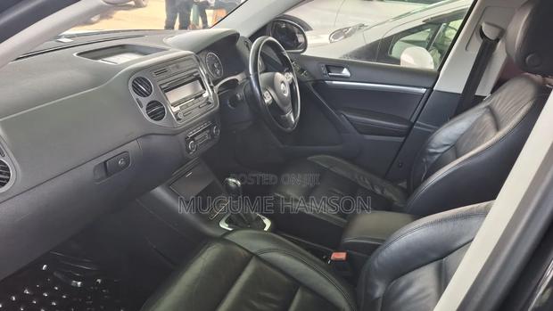 Volkswagen Tiguan S with Sunroof 2013 Black