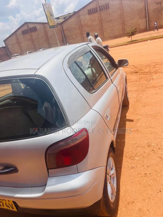 Toyota Vitz 2003 Silver