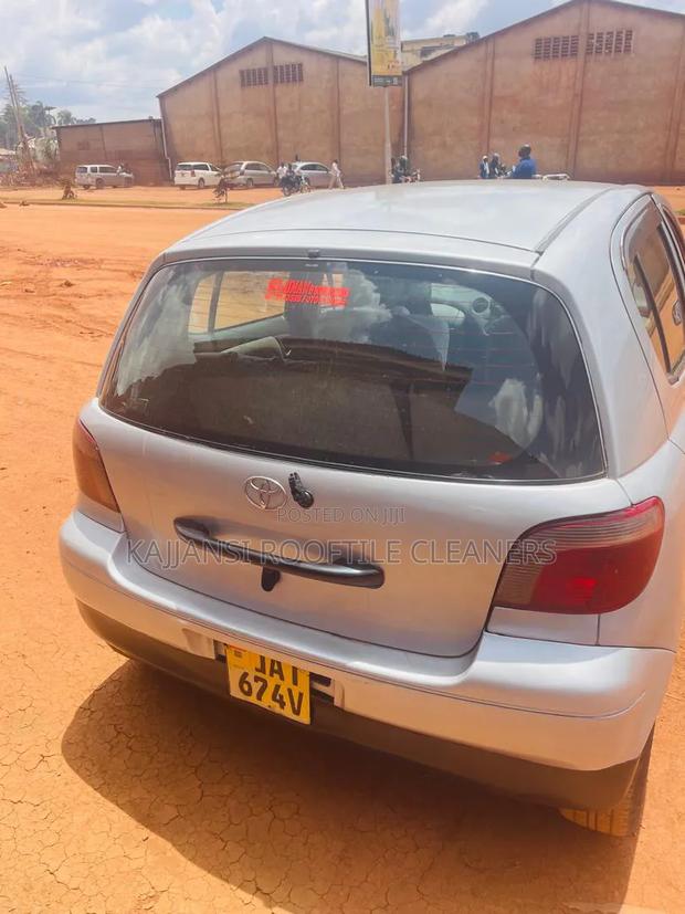 Toyota Vitz 2003 Silver
