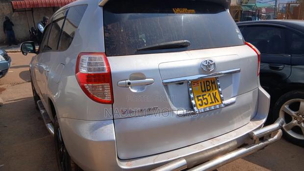 Toyota Vanguard 2010 Silver
