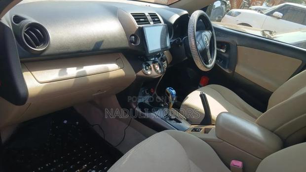 Toyota Vanguard 2010 Silver
