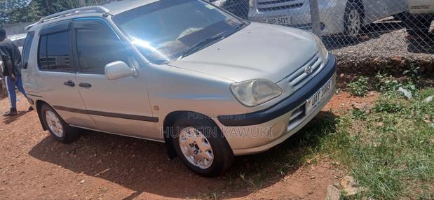 Toyota Raum 2000 Silver
