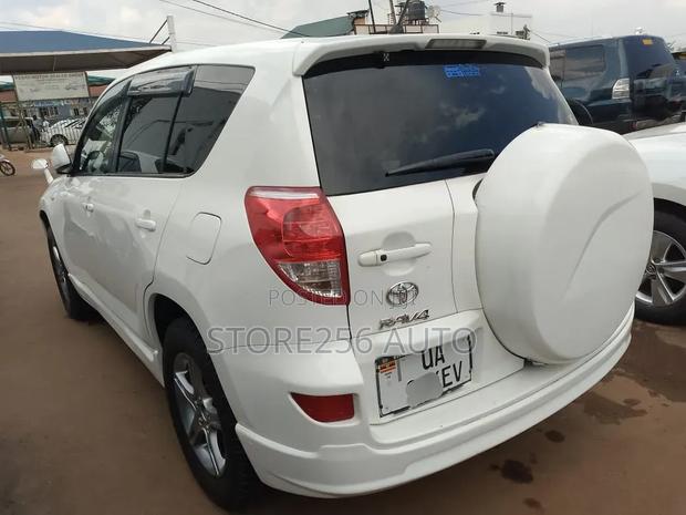 Toyota RAV4 I4 2006 White
