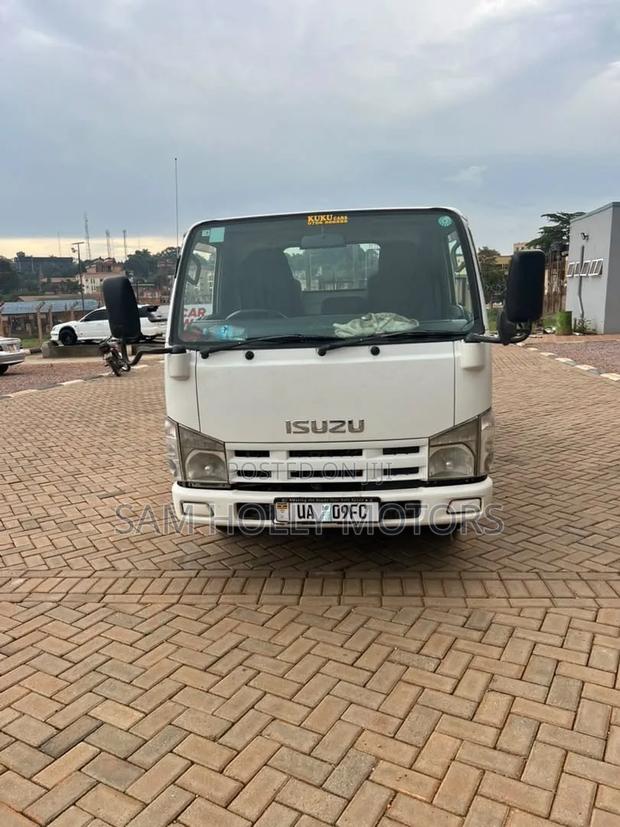 Isuzu ELF Truck 2020 White