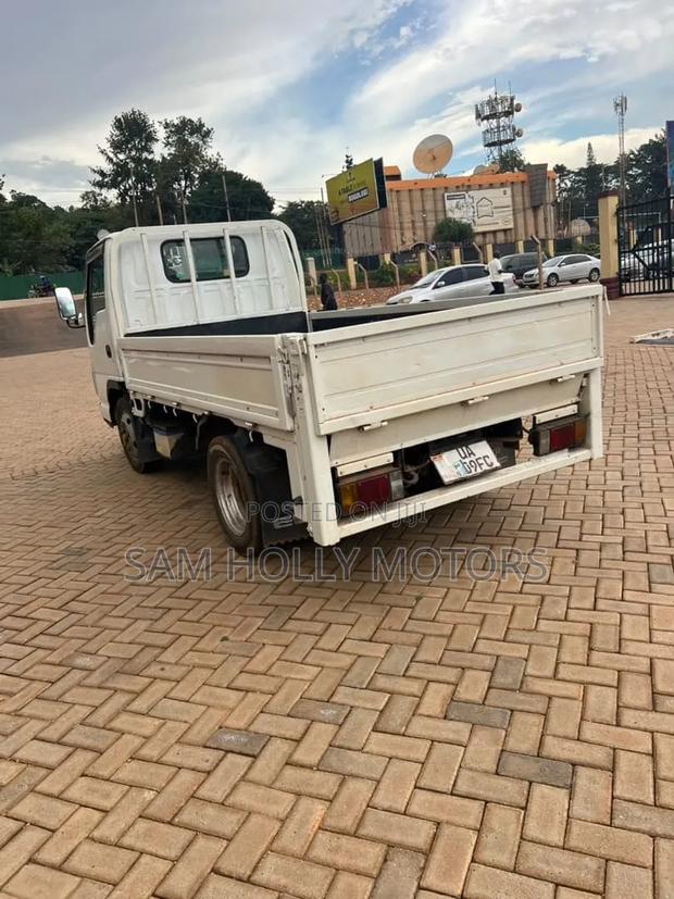 Isuzu ELF Truck 2020 White