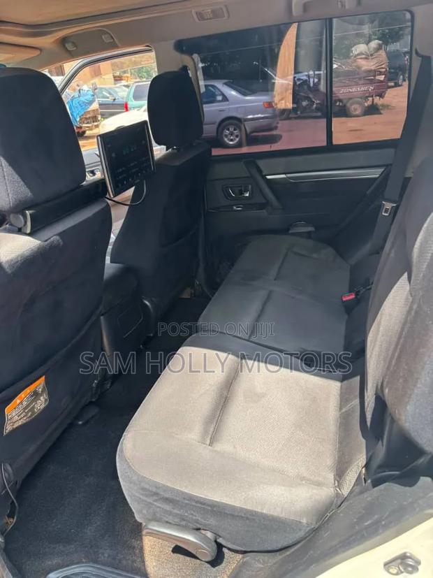Mitsubishi Pajero 2012 White