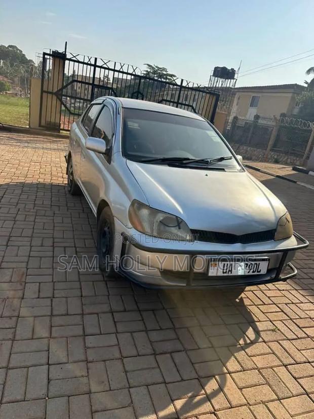 Toyota Platz 2002 Silver