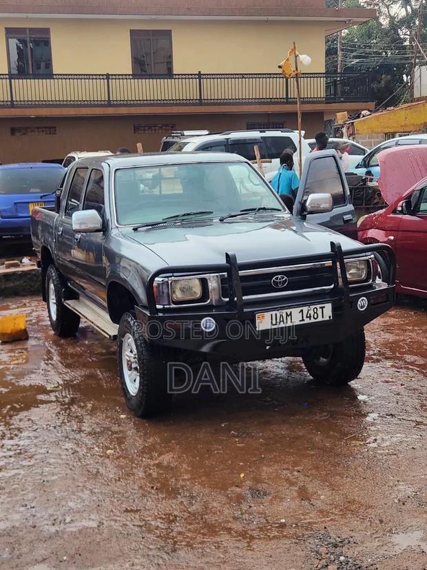 Toyota Hilux 1995 Gray