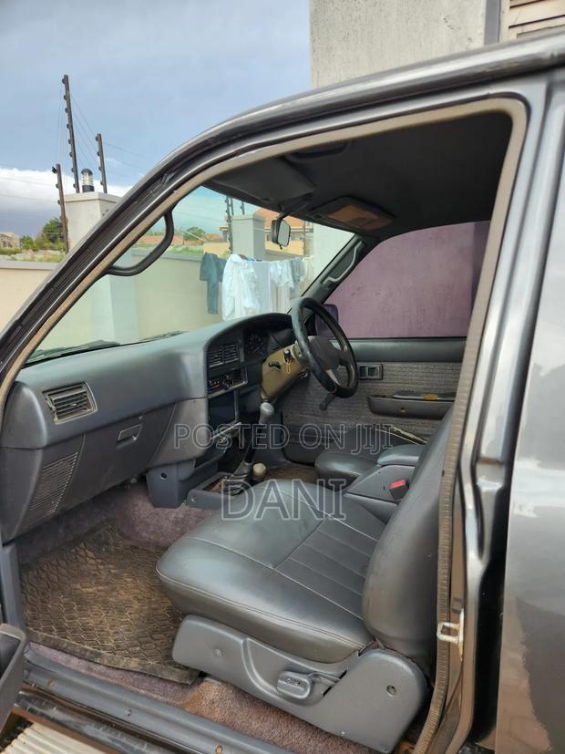 Toyota Hilux 1995 Gray