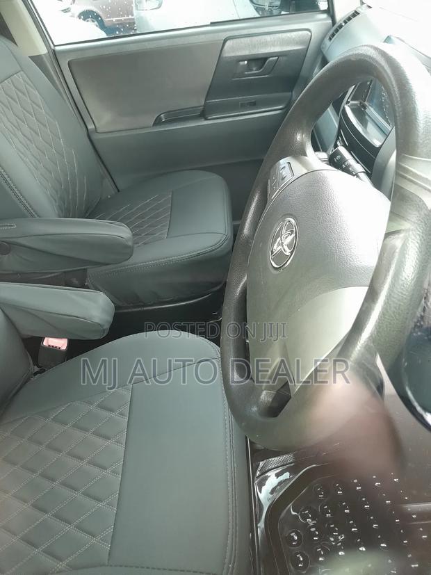 Toyota Noah 2011 Silver