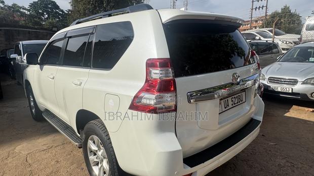 Toyota Land Cruiser Prado 2017 White