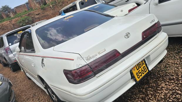 Toyota Mark II 2002 White