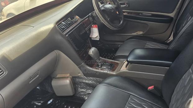Toyota Mark II 2002 White