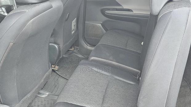Toyota Wish 2012