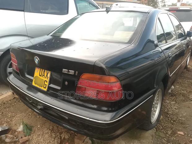 BMW 523i 2002 Black