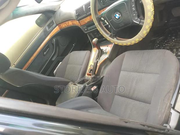 BMW 523i 2002 Black