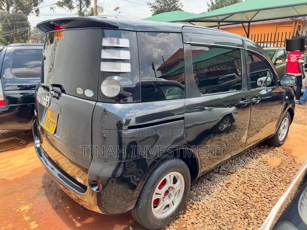 Toyota Sienta 2007 Black