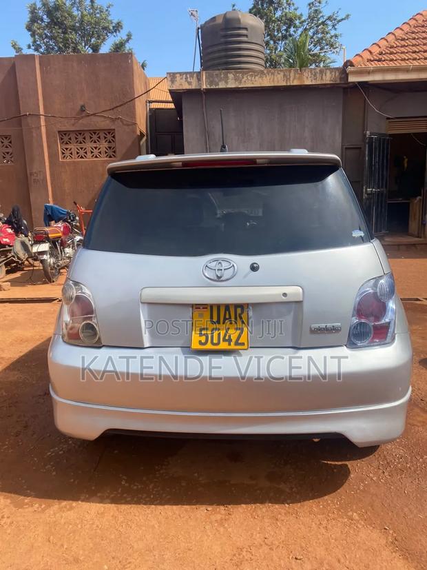 Toyota IST 2005 Silver
