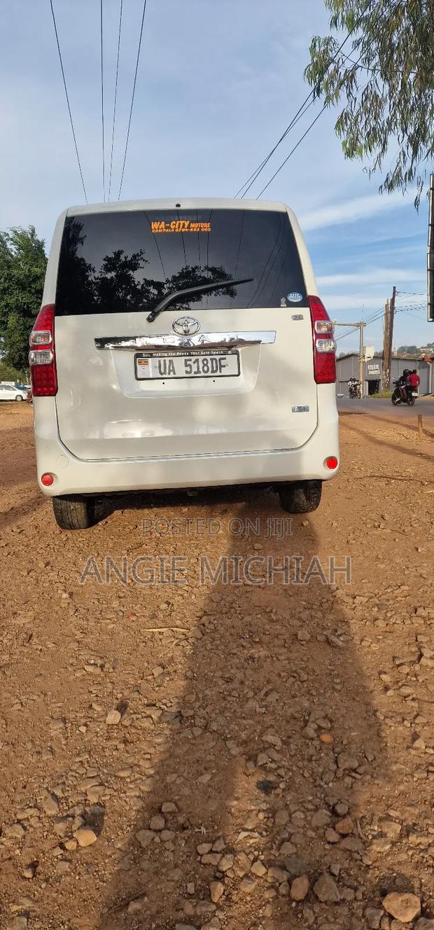 Toyota Noah 2.0 158hp AWD (7 Seater) 2012 White