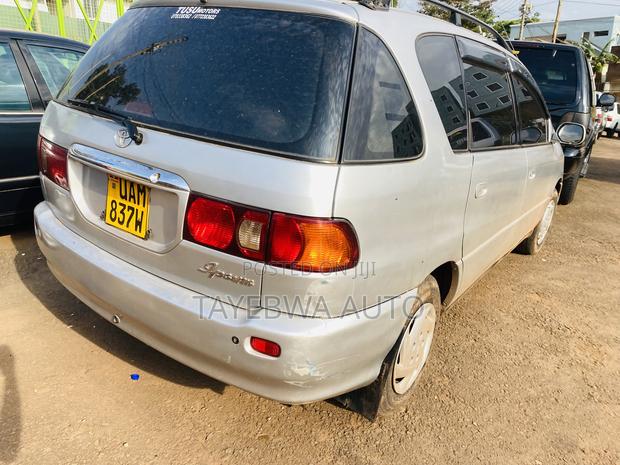 Toyota Ipsum 1999