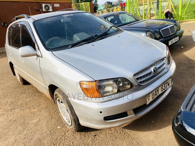 Toyota Ipsum 1999