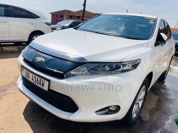 Toyota Harrier 2.0 2015