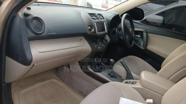 Toyota Vanguard 2009 Gold