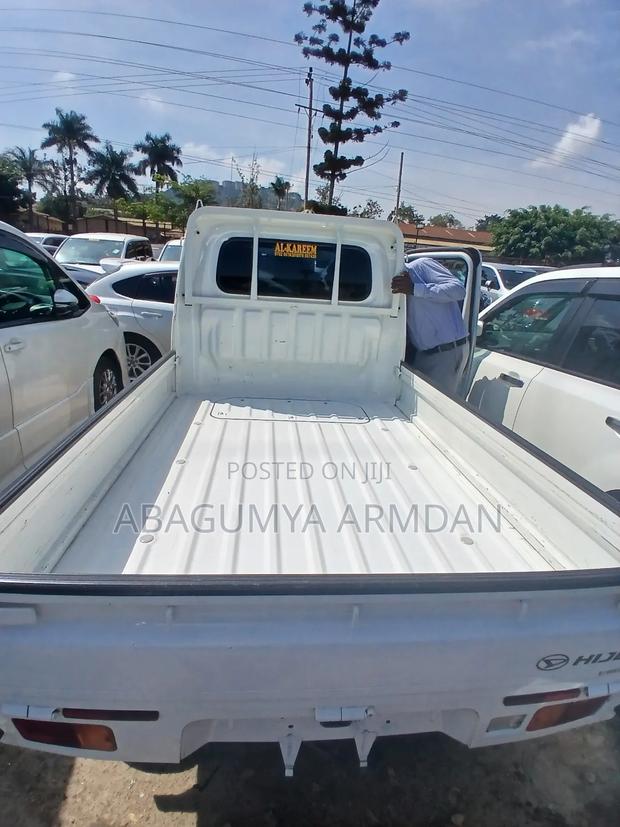 Toyota Dyna 2017 White