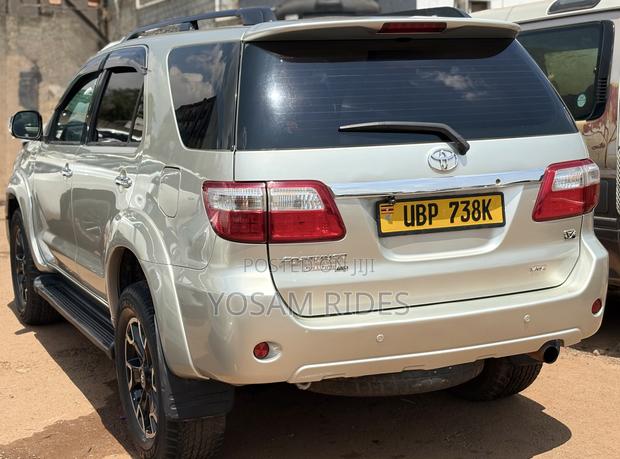Toyota Fortuner 3.0 D AWD 2013 Silver