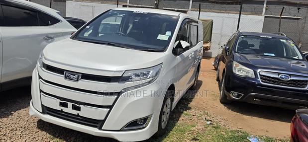 Toyota Noah 2018 White