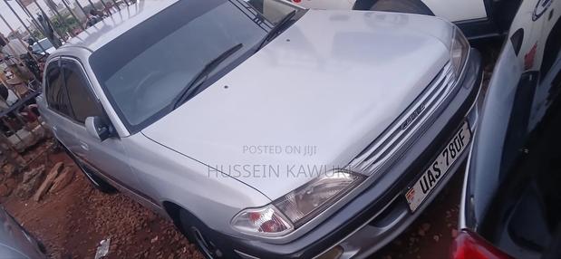 Toyota Carina 2000 Silver