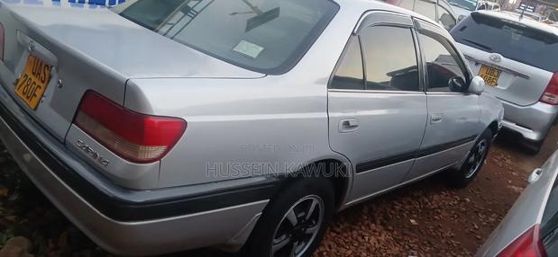 Toyota Carina 2000 Silver